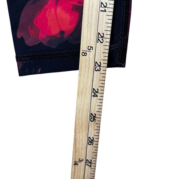 Victoria Sport Floral Mid Rise 7/8 Leggings Women’s M Black Red Stretch Pants - Picture 9 of 10